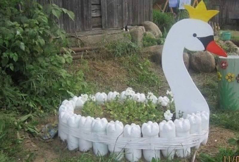 Beautiful garden decoration using waste plastic bottles