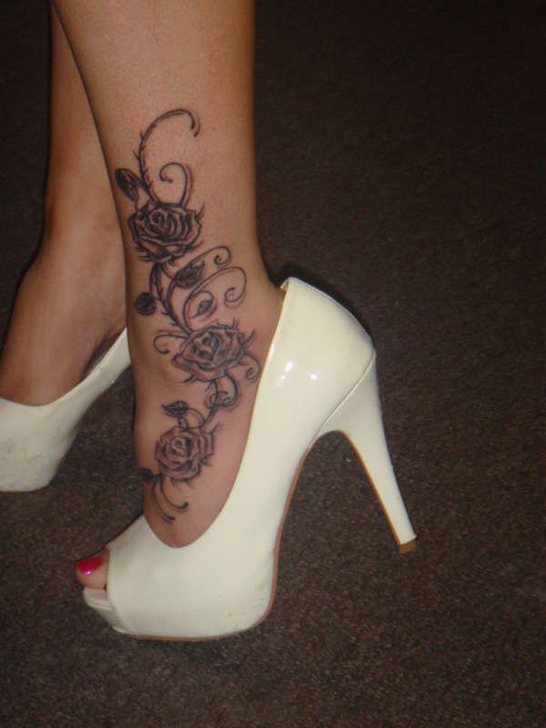 Black Ink Roses Tattoo On Girl Left Foot