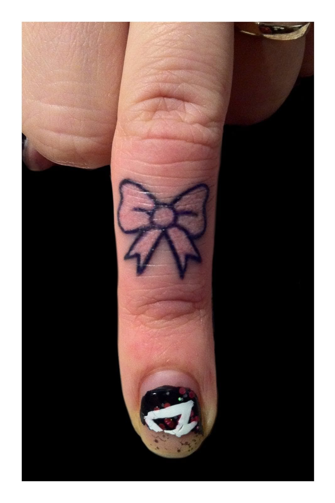 Black Outline Bow Tattoo On Girl Finger