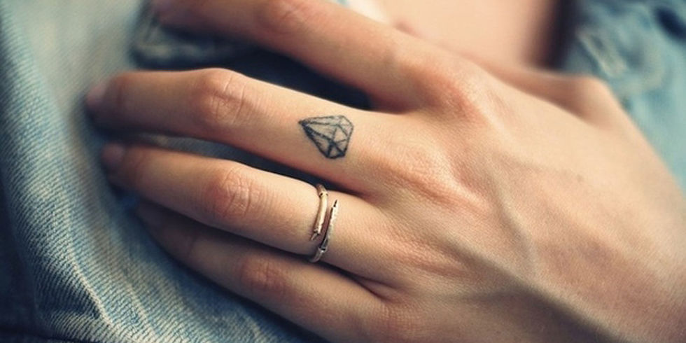 Black Outline Diamond Tattoo On Finger