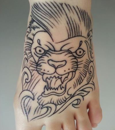 Black Outline Lion Head Tattoo Design For Men Foot