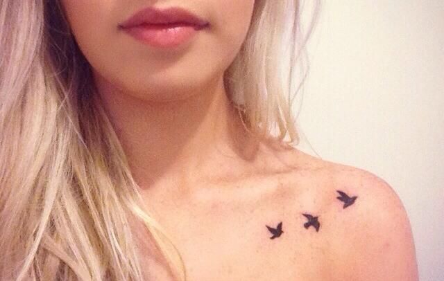 Black Three Flying Birds Tattoo On Girl Left Collar Bone