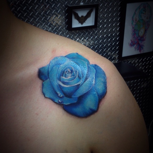 Blue Ink 3D Rose Tattoo Design For Collar Bone