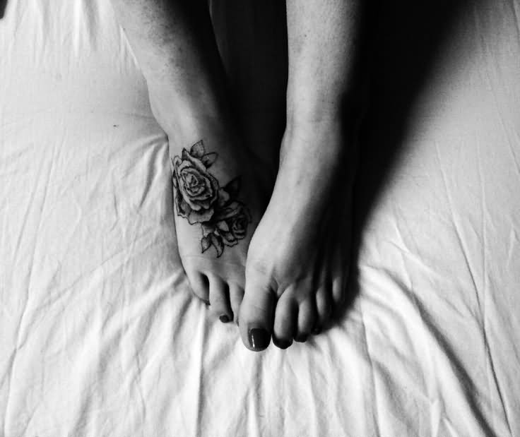 Classic Black Ink Roses Tattoo On Girl Right Foot