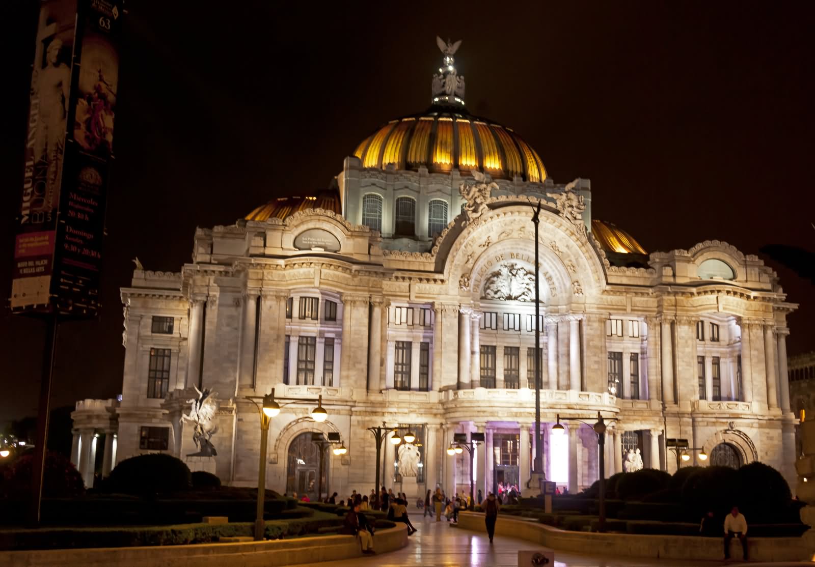 Front View Of The Palacio de Bellas Artes At Night