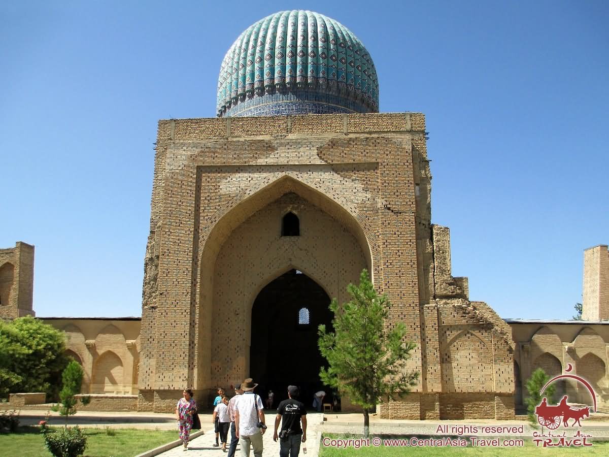 Main Entrance To The Bibi Khanym Mosque