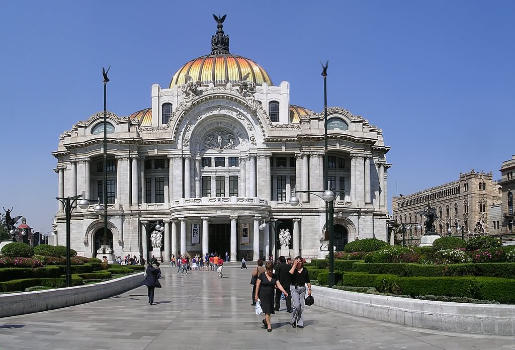 Main Entrance To The Palacio de Bellas Artes