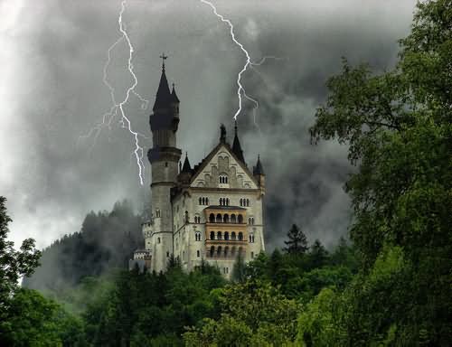 Neuschwanstein Castle Looks Incredible With Thunderstorm