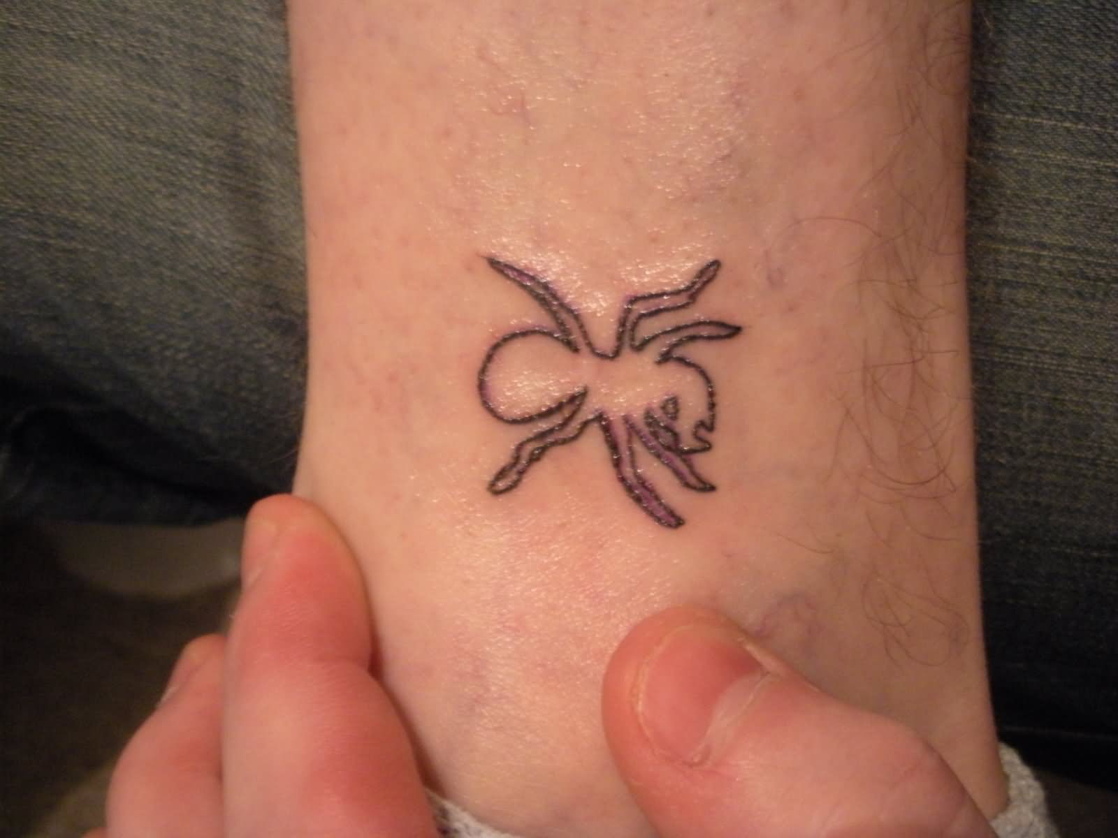 Outline Ant Tattoo On Leg