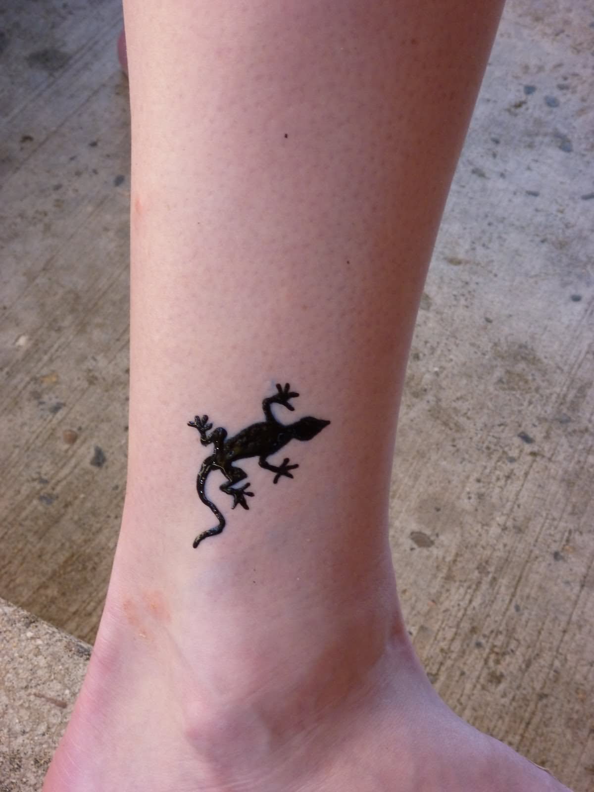Silhouette Lizard Tattoo Design For Ankle