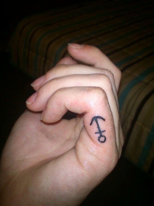 Simple Black Anchor Tattoo On Side Finger