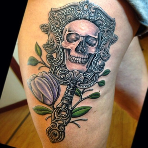 Skull Hand Mirror Tattoo On Side Thigh
