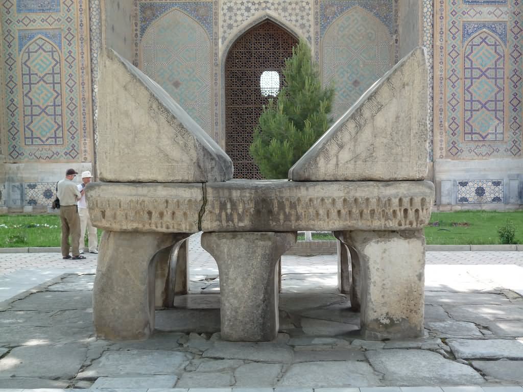 Stone Stand Kuran At The Bibi Khanym Mosque