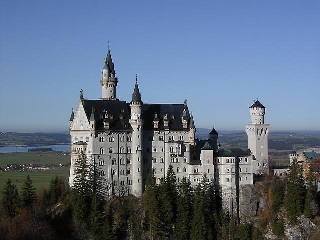 The Neuschwanstein Castle Side View Image