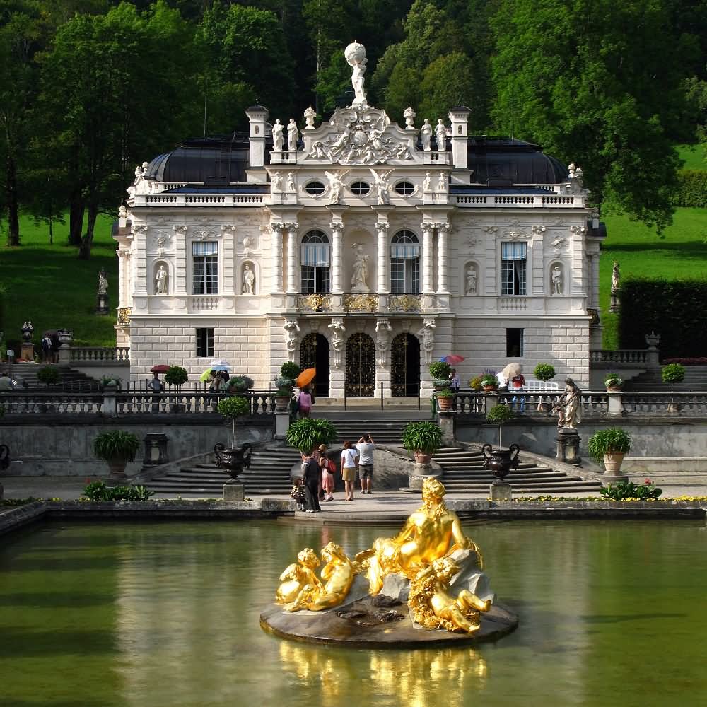 Adorable Front View Of The Linderhof Palace And Golden Fountain