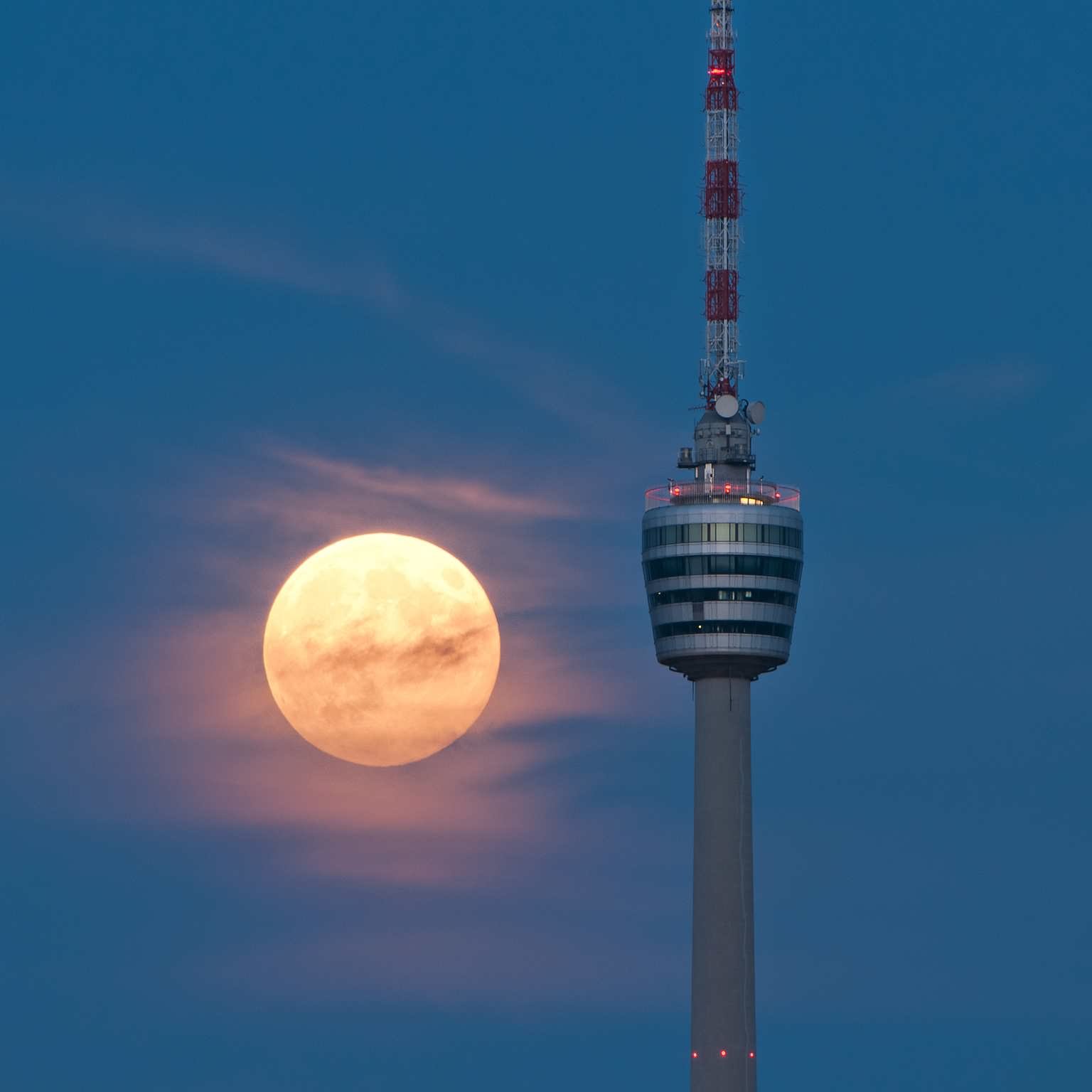 20 Stunning Night Pictures Of The Fernsehturm Tower In Berlin, Germany
