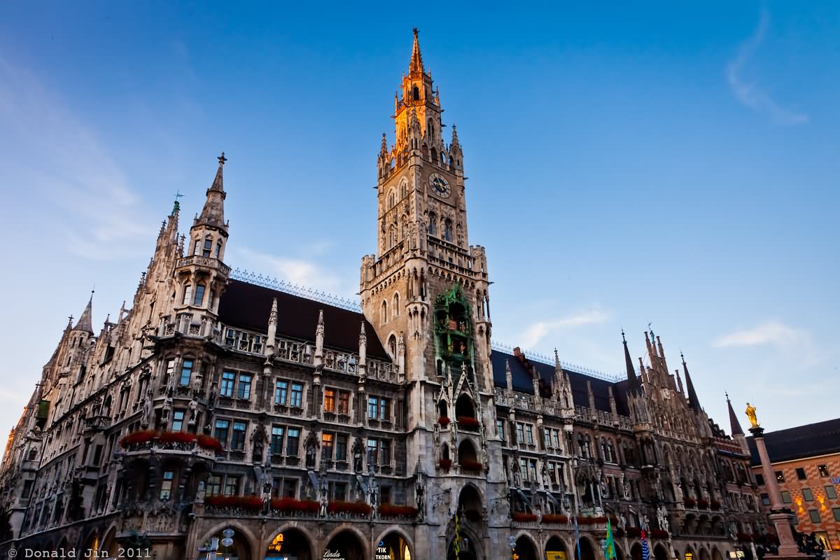 Beautiful Picture Of The Neues Rathaus During Sunset