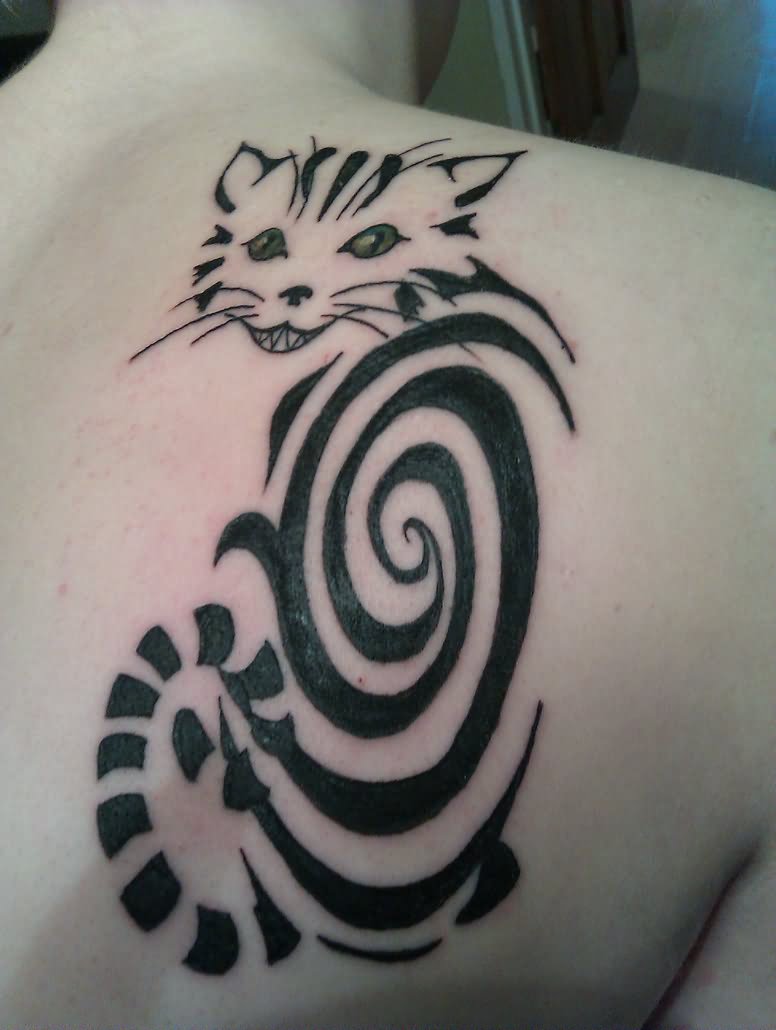 Black Spiral Cheshire Cat Tattoo On Right Back Shoulder