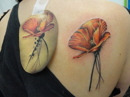Cool Poppy Flower Tattoo On Right Back Shoulder