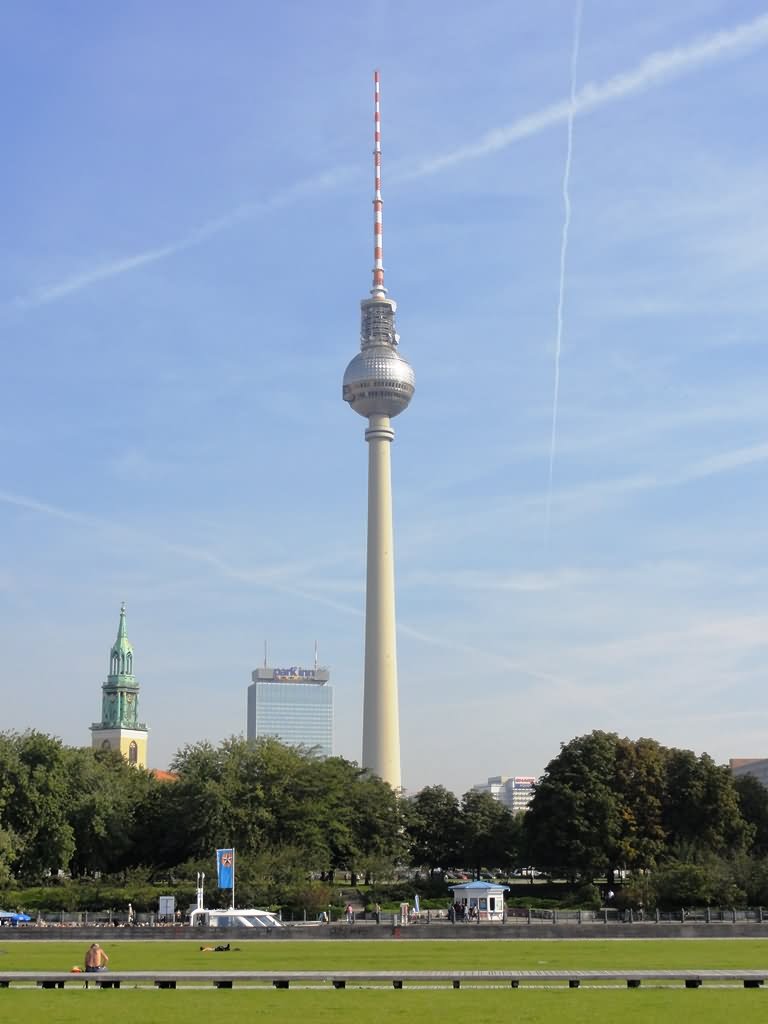 Fernsehturm Berlin Tower View From Park