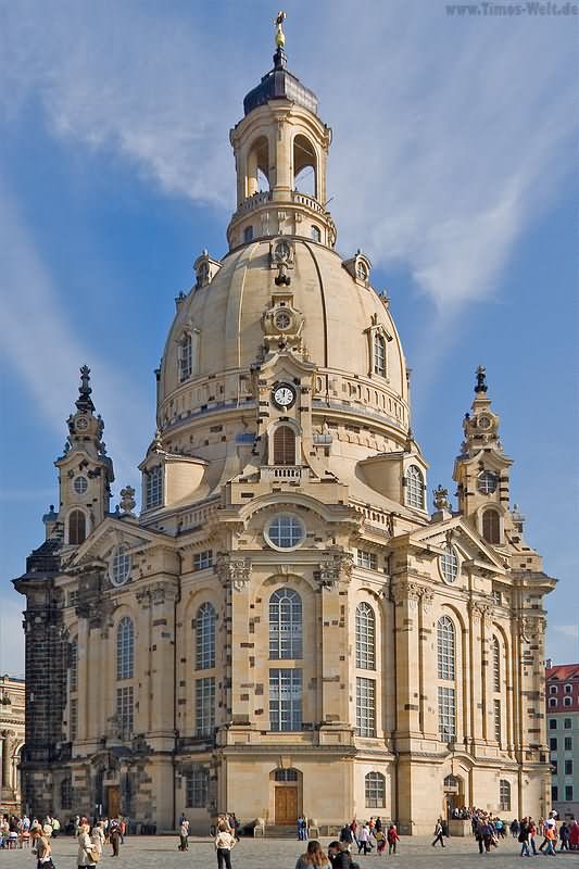 Front View Image Of The Frauenkirche Dresden