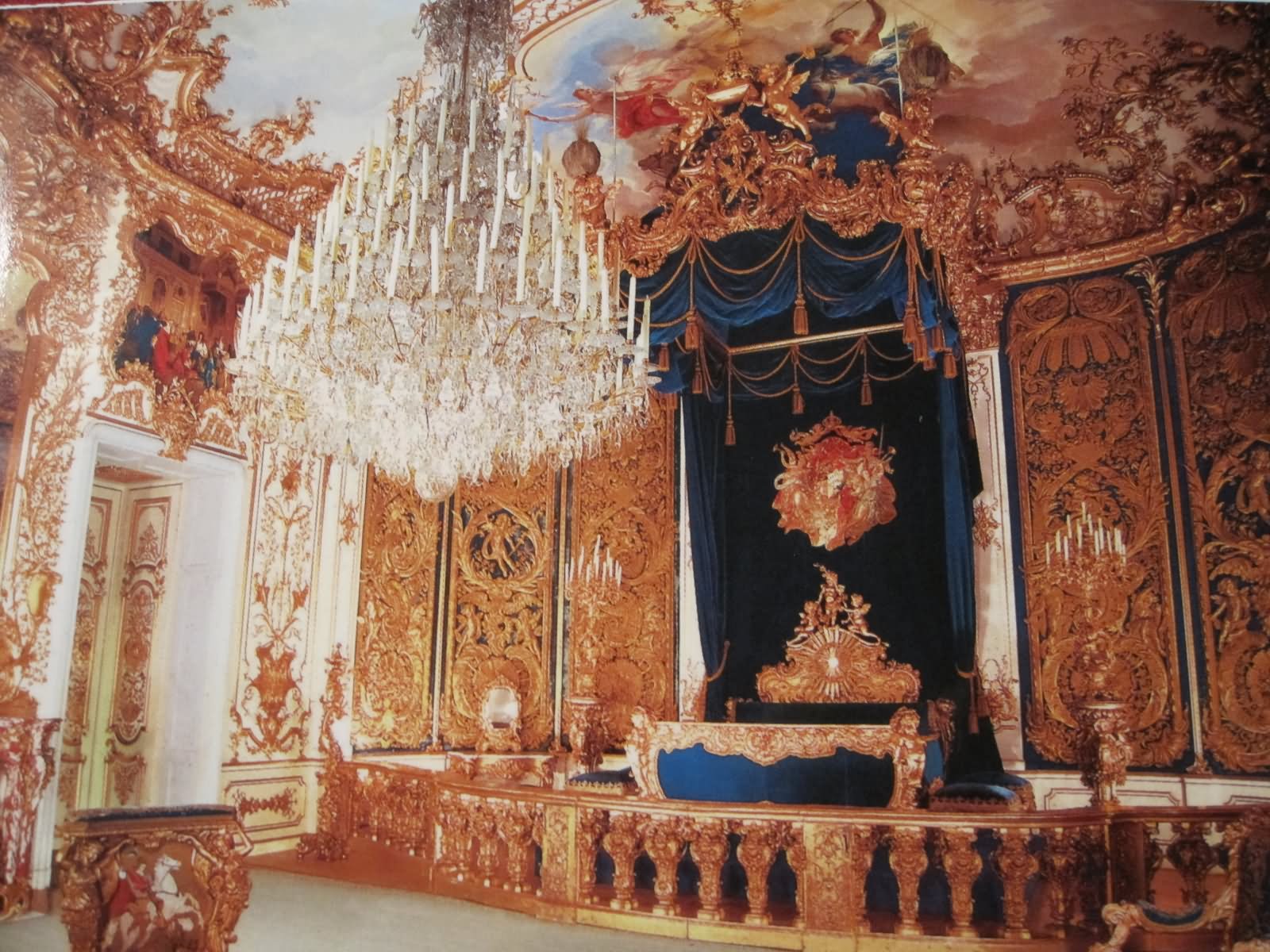King Ludwigs Bedroom Inside The Linderhof Palace In Bavaria