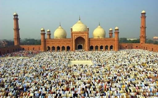 Large Number Of Devotees Gathered To Celebrate Eid-Ul-Fitr