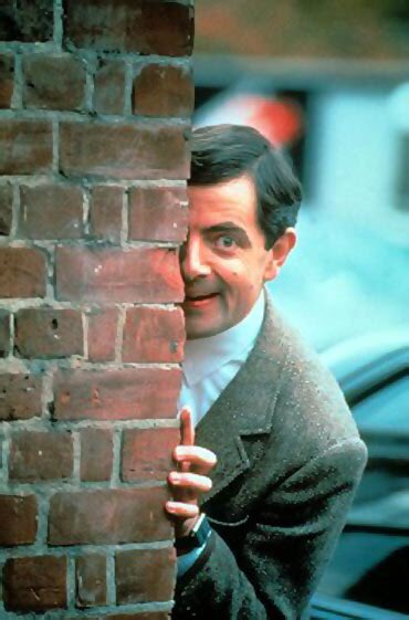 Mr-Bean-Looking-Behind-The-Wall-Funny-Pi