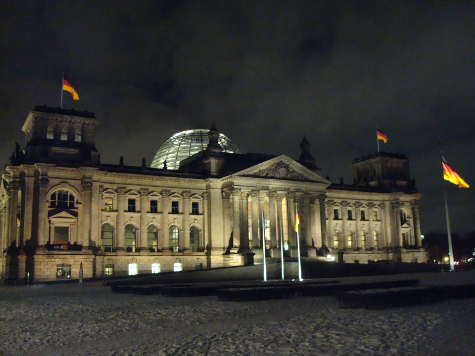 Night Picture Of The Reichstag