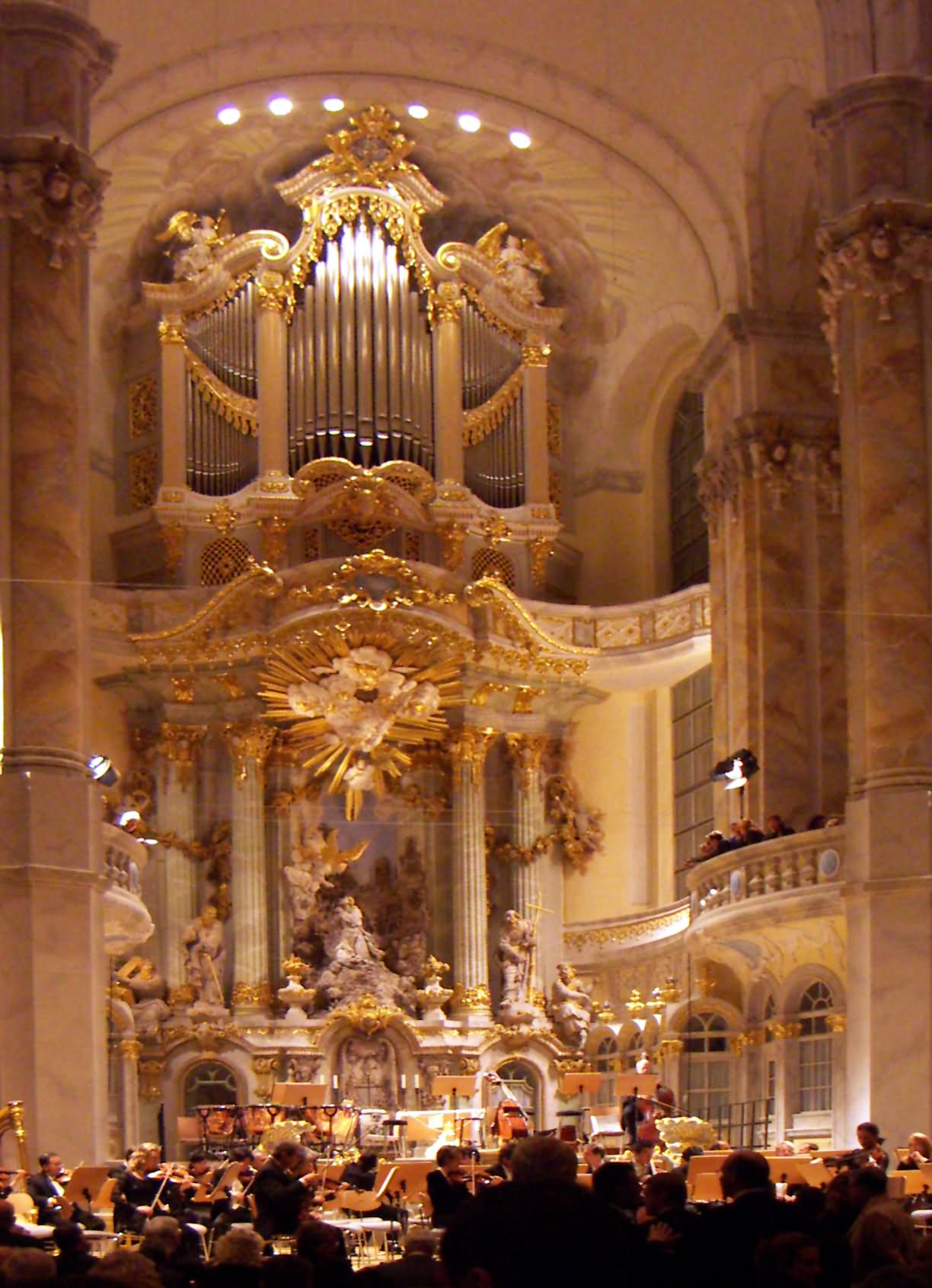Orgel View Inside The Frauenkirche Dresden In Germany
