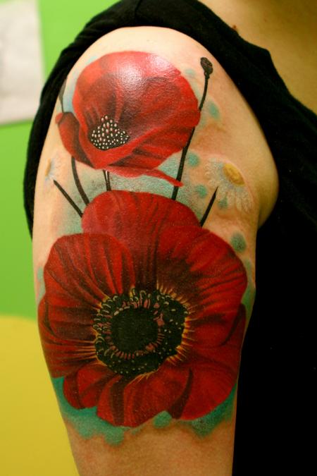 Poppy Flowers Tattoo On Right Shoulder