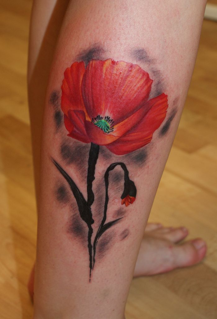 Realistic Poppy Flower Tattoo On Right Leg