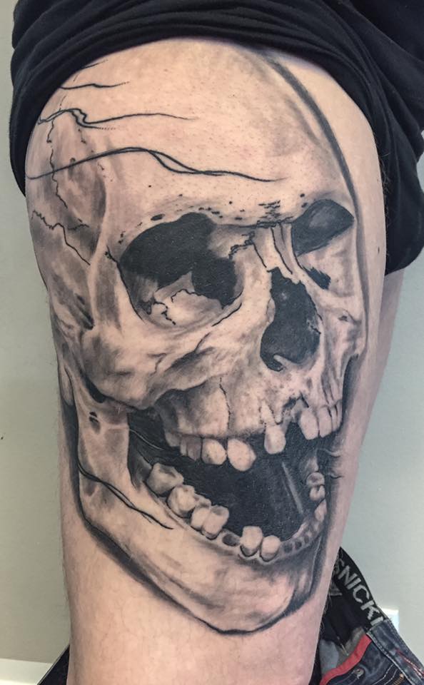 Realistic Skull Tattoo On Thigh by Tattoo Mini