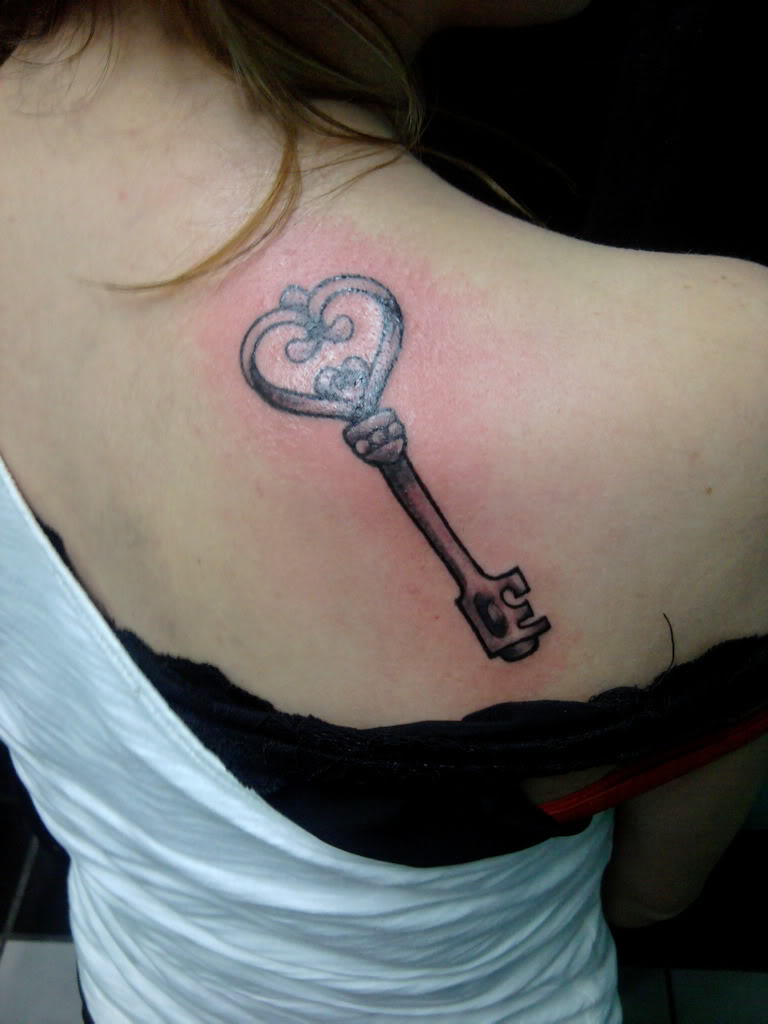 Skeleton Heart Key Tattoo On Right Back Shoulder