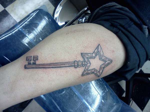 Star Skeleton Key Tattoo On Leg