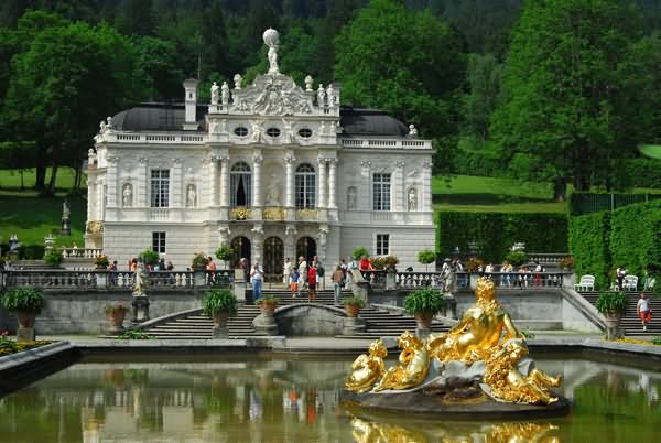 The Golden Fountain And Linderhof Palace Front Picture