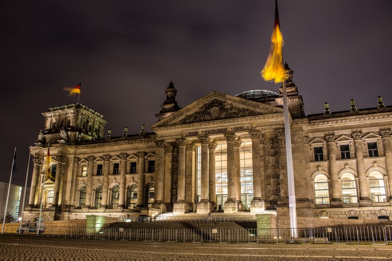 The Reichstag Building Looks Incredible At Night