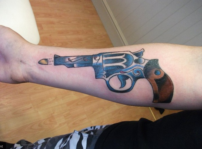 Traditional Revolver Tattoo On Right Forearm by Lianjmc