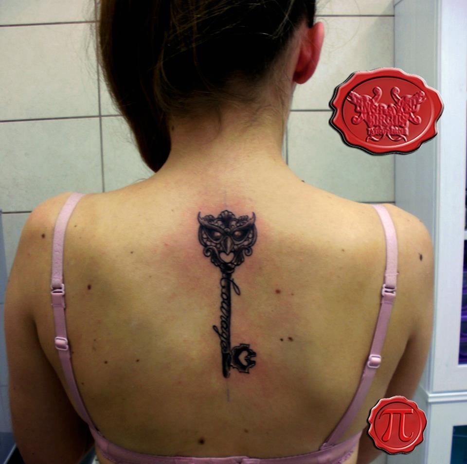Upper Back Skeleton Key Tattoo For Girls