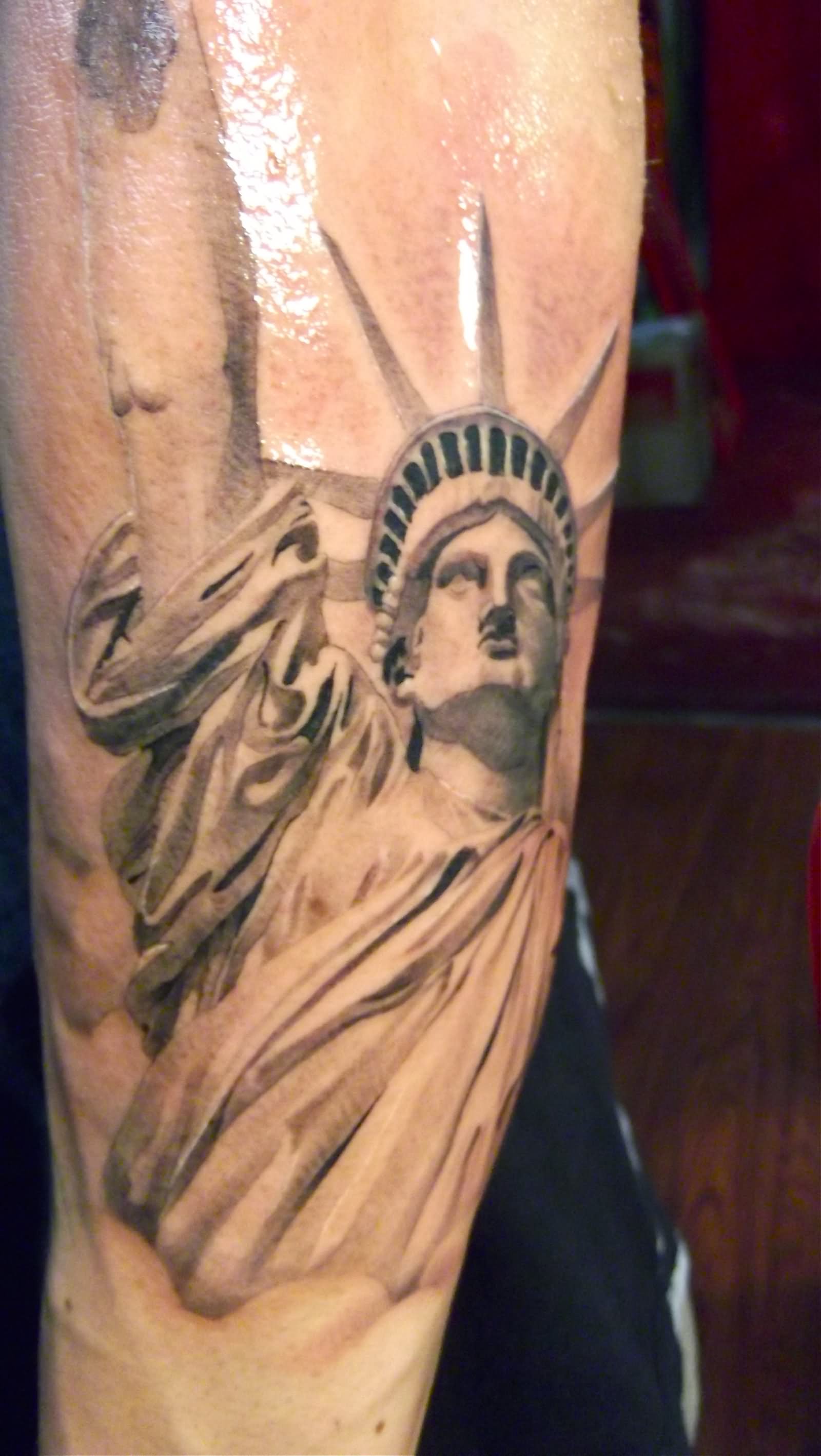 Grey Ink 3D Statue Of Liberty Head Tattoo Design For Sleeve