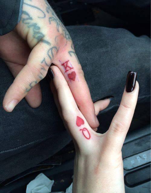 King and Queen Cards Tattoos On Couple Fingers