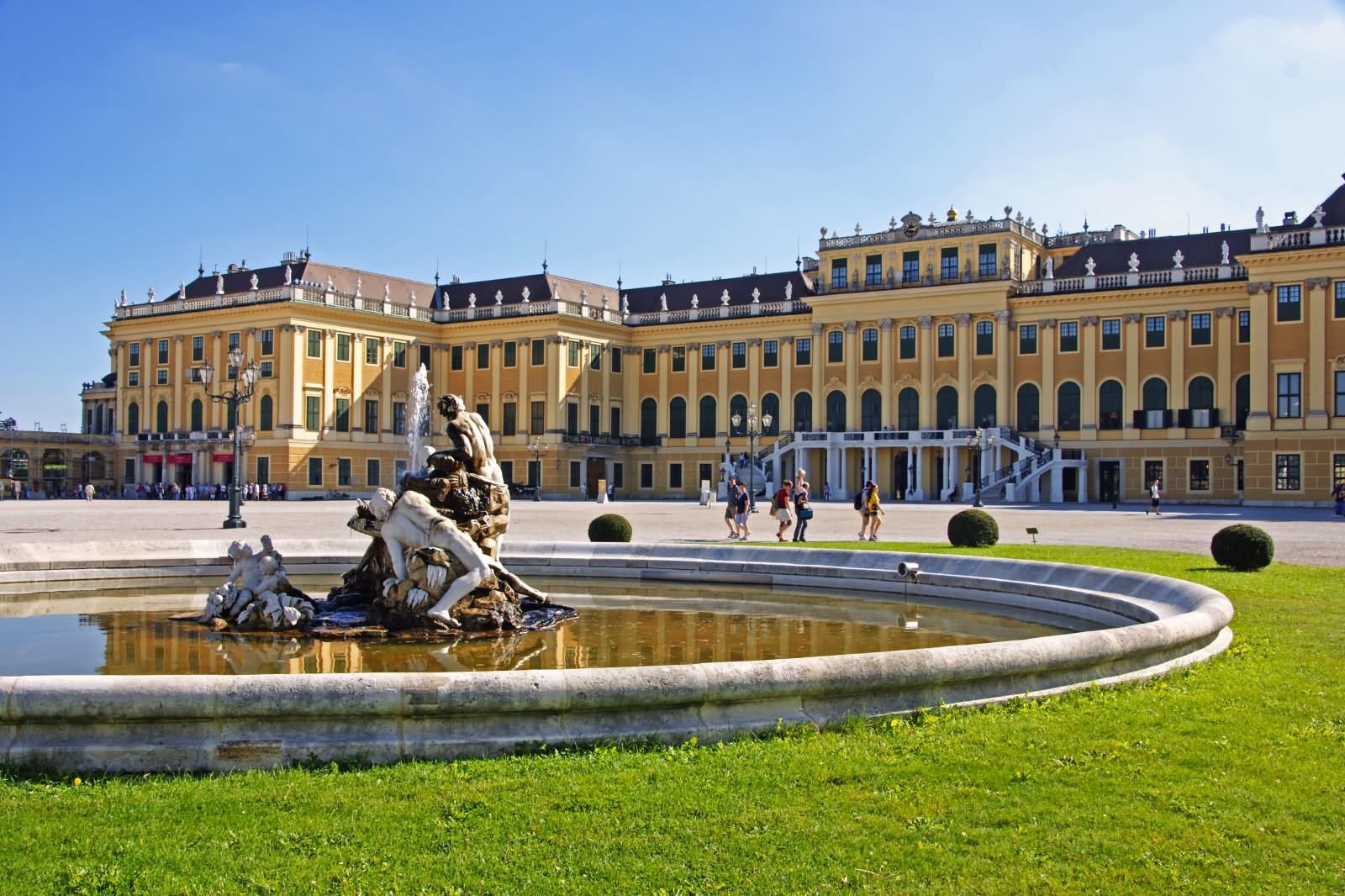 Beautiful Fountain In Front Of The Schonbrunn Palace In Vienna, Austria