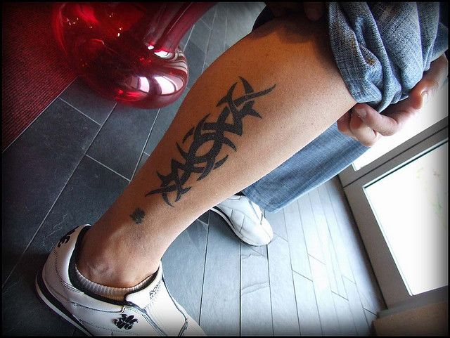 Black Tribal Design Tattoo On Right Side Leg Calf By David Gaines