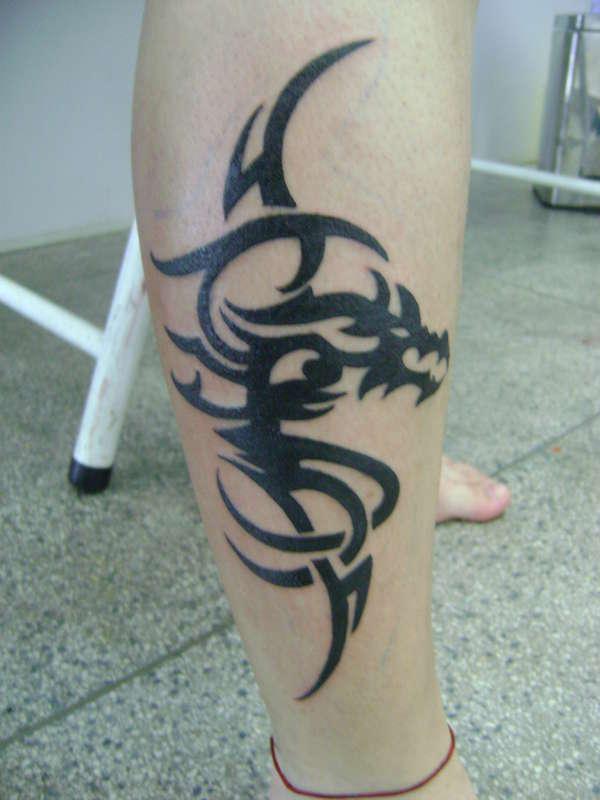 Black Tribal Dragon Tattoo On Right Leg Calf