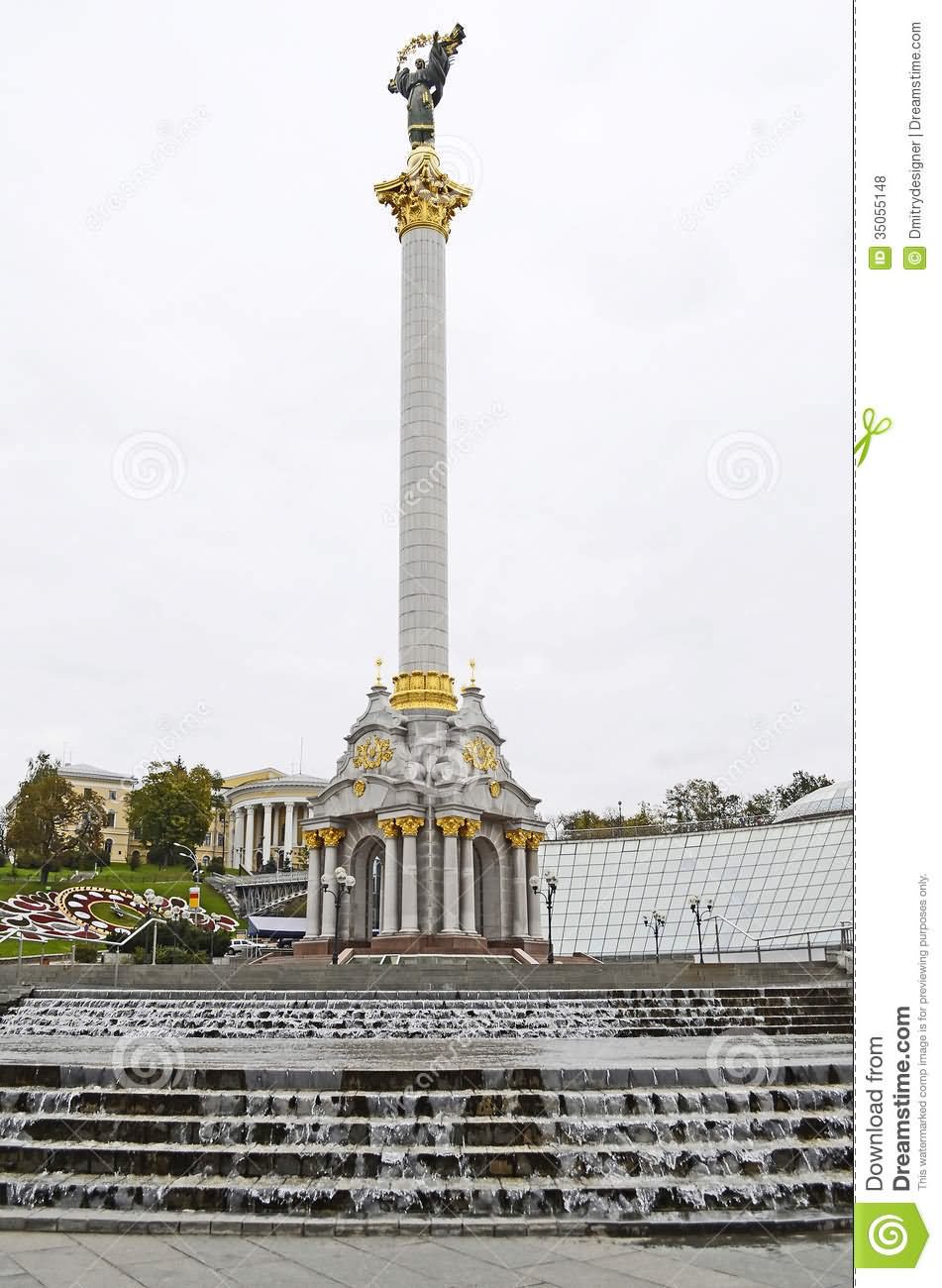 Front Picture Of The Independence Monument At Maidan Nezalezhnosti