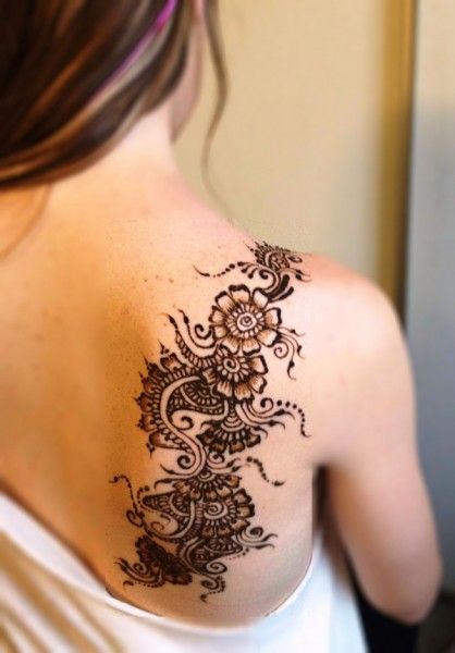 Henna Flowers Tattoo On Women Right Back Shoulder