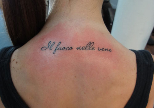 Il Fuoco Nelle Vene Words Tattoo On Upper Back