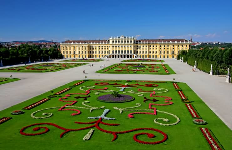 Incredible Garden In Front Of Schonbrunn Palace