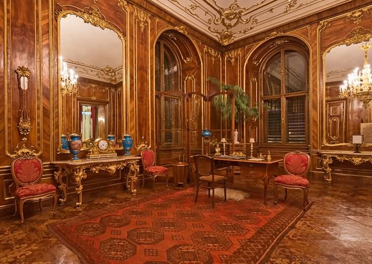 Interior Room Of The Schonbrunn Palace In Vienna