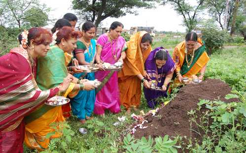 Ladies Worshiping Nag Devta On Nag Panchami